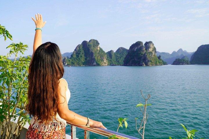 Halong Bay Deluxe Day Tour by Alova Premium Cruise
