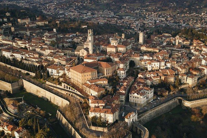 Excursão privada de um dia de Milão a Bergamo e Lago Iseo