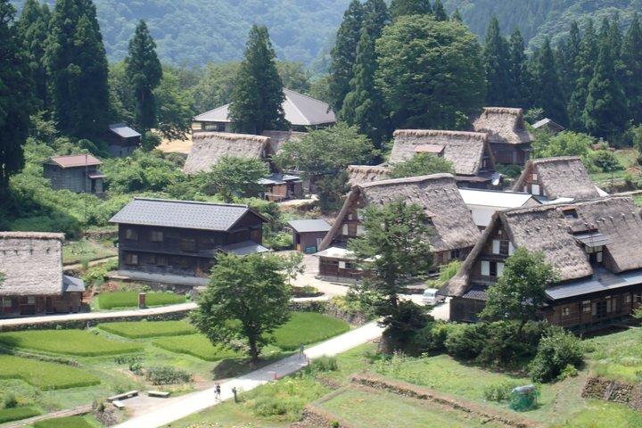 Sho Time Gokayama Private Car Custom Tour