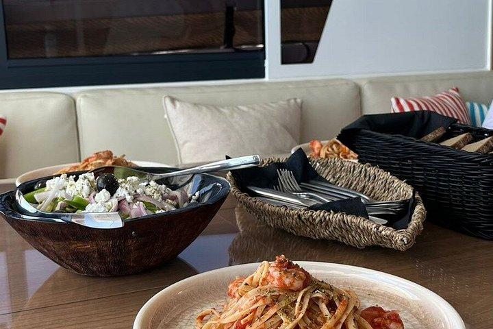 ミコノス・カタマランからデロス島、レニア島へランチ＆送迎付き
