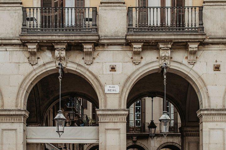 バルセロナ旧市街散策ツアーとハーバーボート旅行