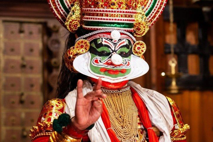 Best of Kerala: 8-Day Private Tour with Hotel & Houseboat Stay