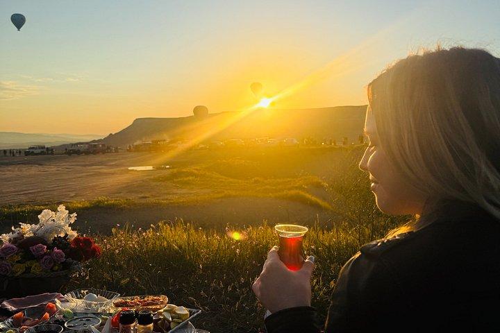 カッパドキア日の出朝食熱気球ビュー