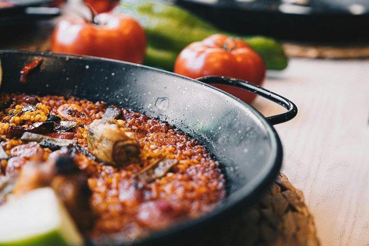 Private Paella & Sangria Cooking Class for Groups in Seville