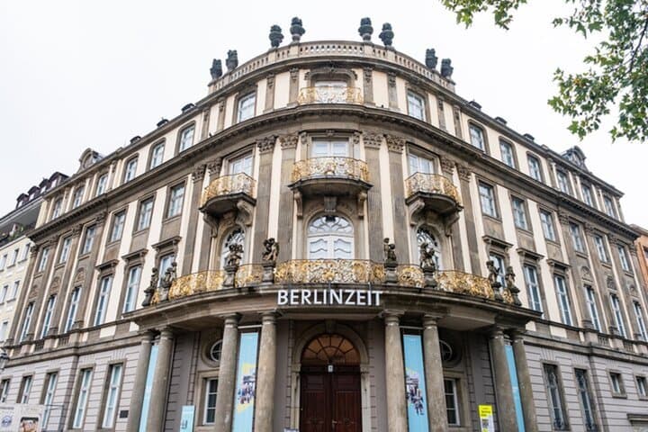 Historic Christmas Walk in Nikolaiviertel Berlin