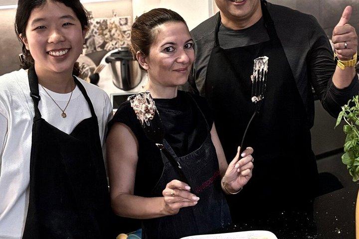ミラノ - イタリアの味を発見: 生パスタとティラミス