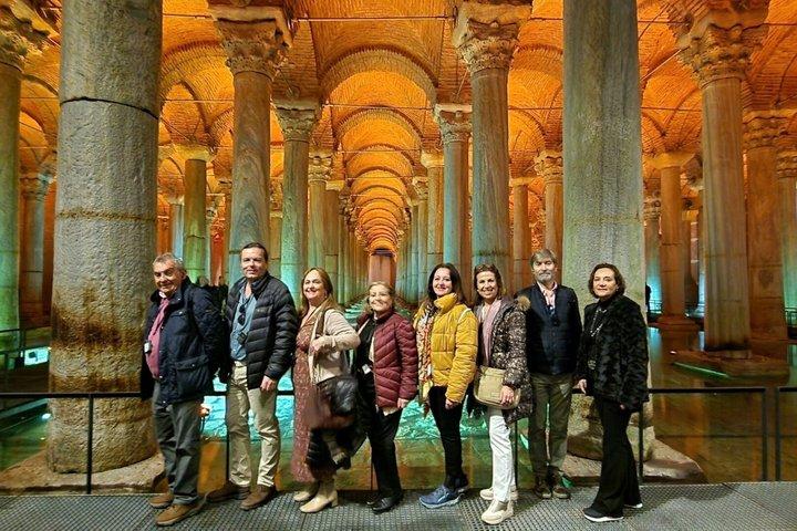 Private Fast Track Tour from Topkapi Palace to Basilica Cistern