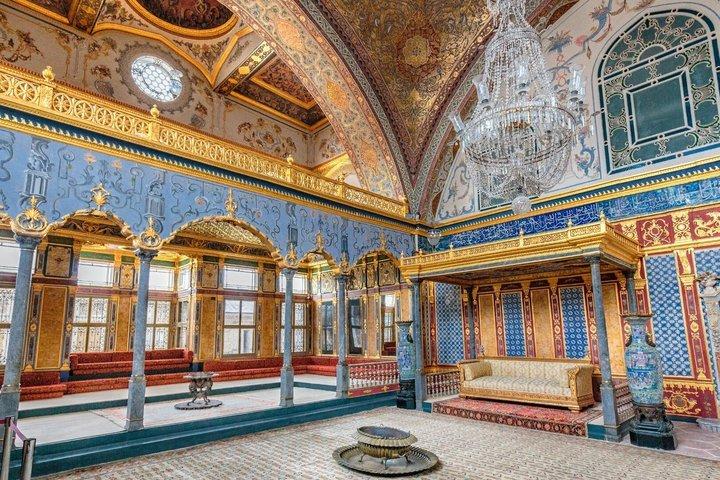Private Fast Track Tour from Topkapi Palace to Basilica Cistern