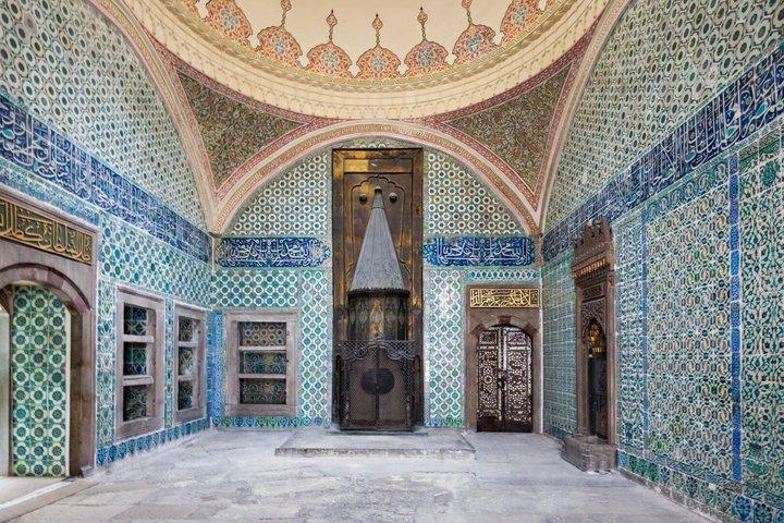 Private Fast Track Tour from Topkapi Palace to Basilica Cistern