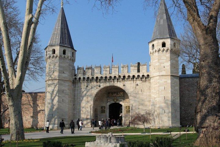 Private Fast Track Tour from Topkapi Palace to Basilica Cistern