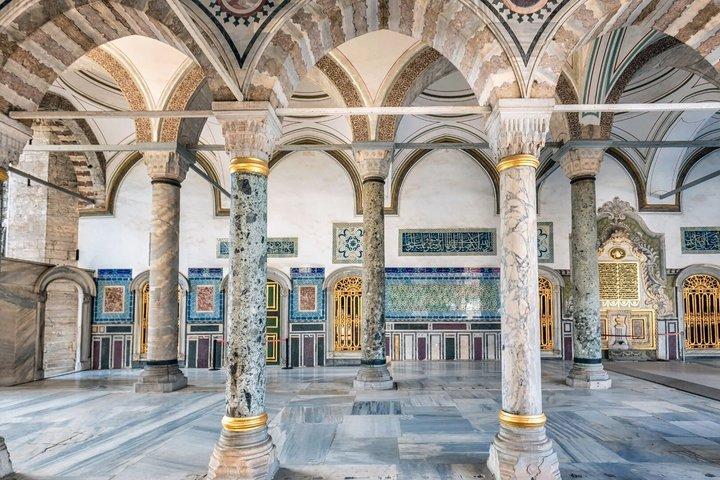 Private Fast Track Tour from Topkapi Palace to Basilica Cistern