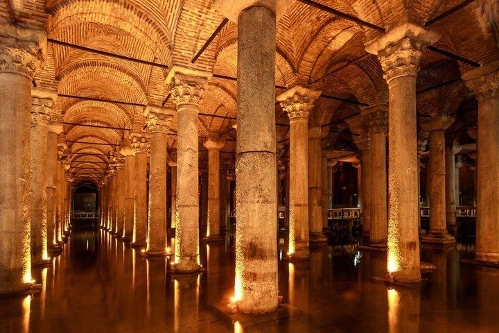 Private Fast Track Tour from Topkapi Palace to Basilica Cistern