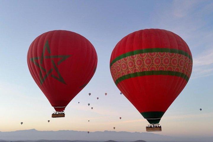 Vuelo en globo por el desierto de Marrakech con vistas al Atlas y desayuno