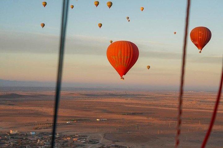 Vuelo en globo por el desierto de Marrakech con vistas al Atlas y desayuno