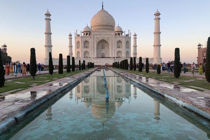 Taj Mahal Day Tour from Hyderabad with Flights and Lunch