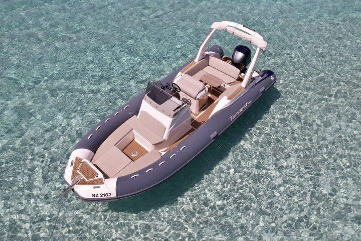 Croisière en privé Îles Lavezzi grottes et baignade exclusives