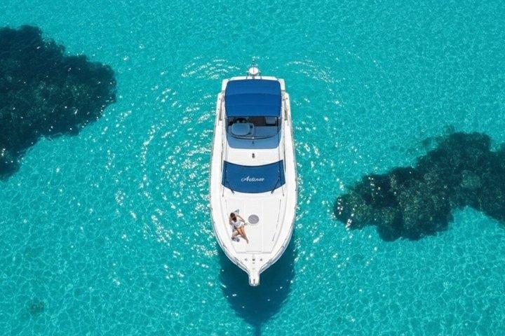 プーリア産の、リラックスできてスタイリッシュなグループヨットクルーズ