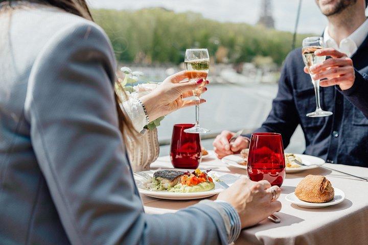 Bateaux Mouches®ランチクルーズ（パリのセーヌ川）