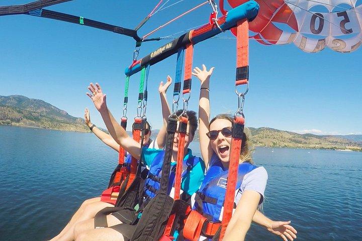 Hoteller i nærheden af Kelowna: Morning Discount Parasailing Experience