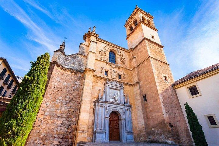 Hello Granada: Private 2-Hour Intro City Walk with Local Guide