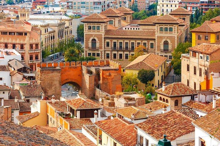 Hello Granada: Private 2-Hour Intro City Walk with Local Guide