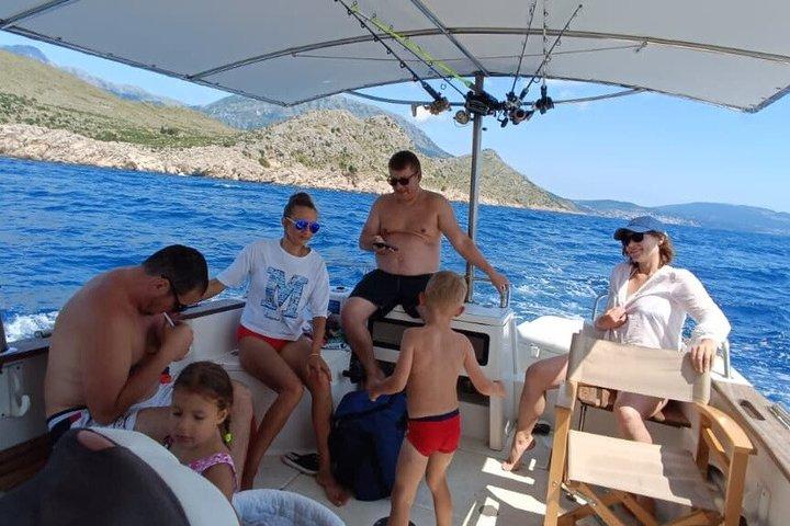 Bar privado de pesca y paseo en barco Montenegro
