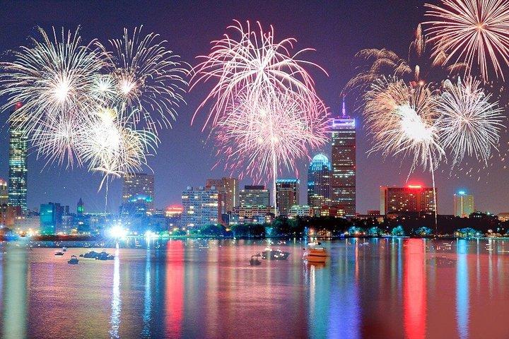 Navigare Boston Fireworks Cruise da Squantum Point a Quincy