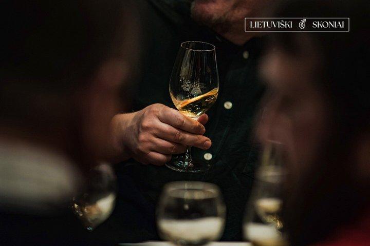Catas de vinos y aguamieles locales en el casco antiguo de Vilna