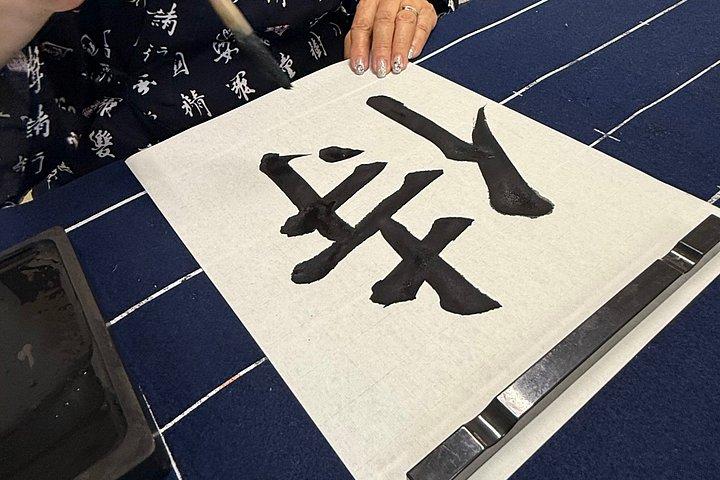 Osaka: Calligraphy, Traditional Sweets and Matcha Workshop