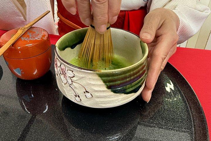 Osaka: Calligraphy, Traditional Sweets and Matcha Workshop