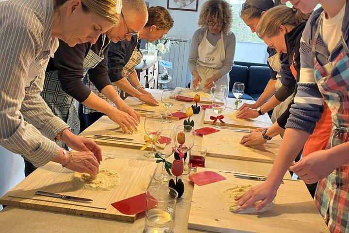 Atelier de pâtes fraîches, dégustation de vins du Salento et dîner convivial.