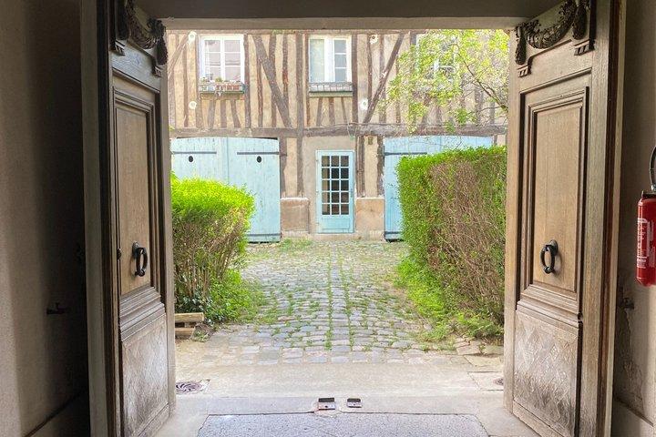 Versailles: Off the Beaten Track Tour with a Local Guide