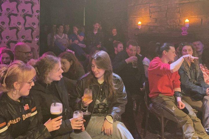 Edimburgo: Noite de Comédia Local na Cidade Velha de Edimburgo