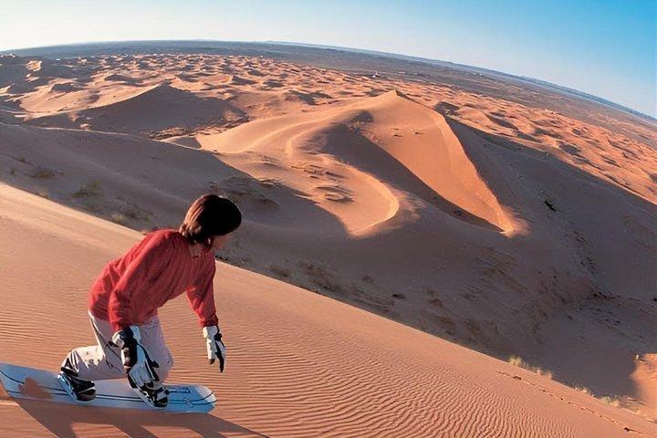 Morgendliche Wüstensafari Dubai | Sandboarden, Kamelreiten