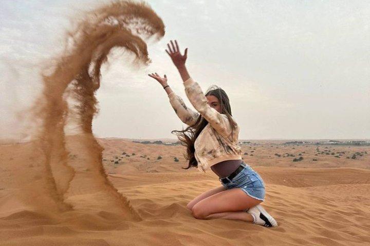 Morgendliche Wüstensafari Dubai | Sandboarden, Kamelreiten