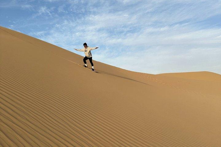 Abu Dhabi Desert Safari met Camel Ride BBQ Diner en Live Shows