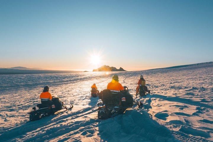 Island Golden Circle & Glacier Snowmobiling Guided Experience