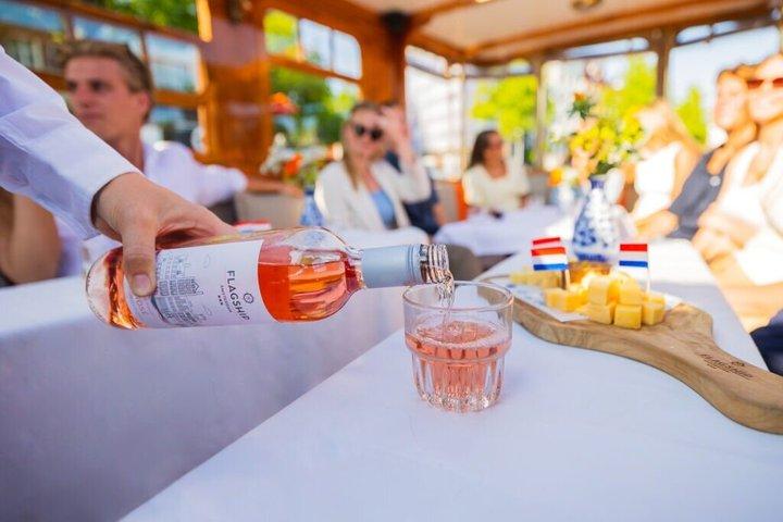 アムステルダムでチーズ&ドリンク付きカナルクルーズをラグジュアリーセミシェア