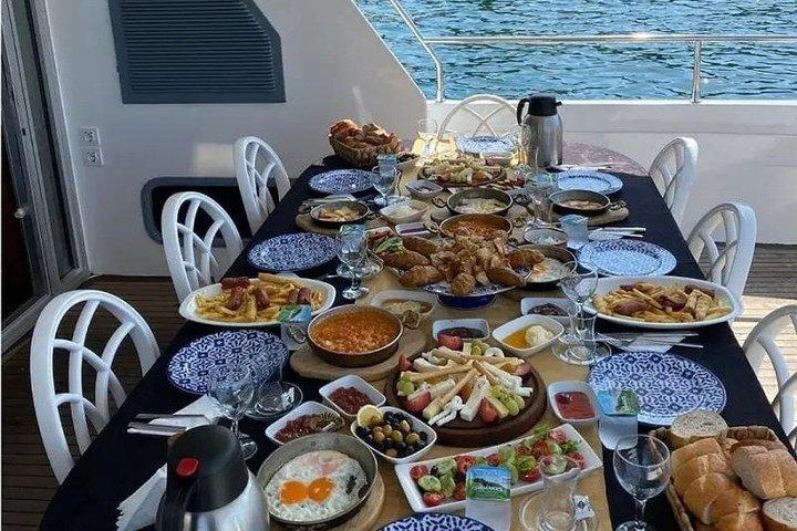 Istanbul Bosphorus Private Yacht Breakfast Cruise Tour