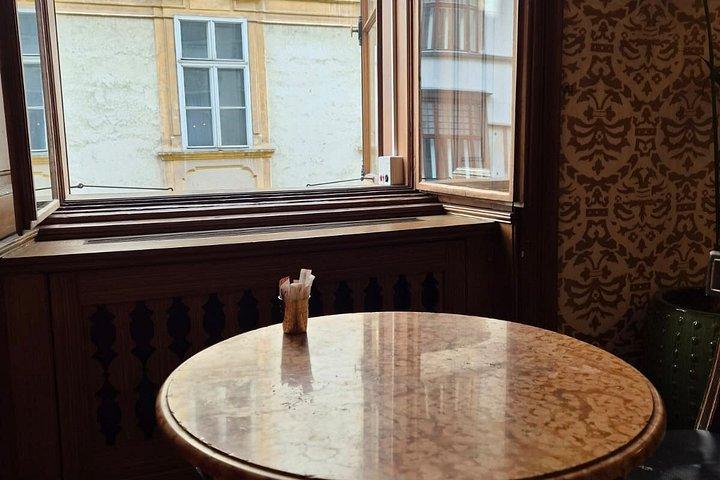 Vienna Authentic between historic cafes, typical sweets and local life