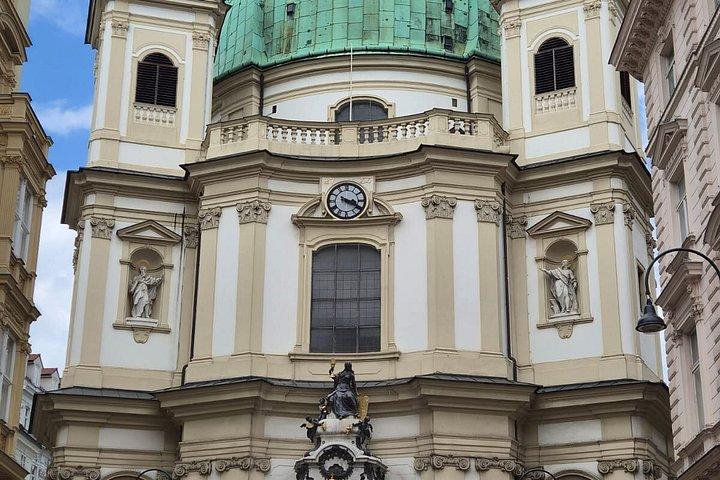 Vienna Authentic between historic cafes, typical sweets and local life