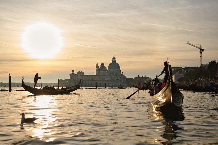 Halbprivate Venedig-Gondelfahrt auf dem Canal Grande