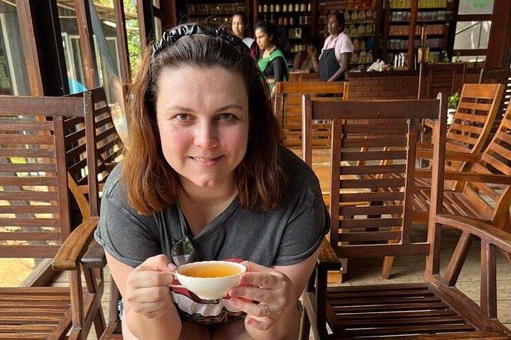 トゥクトゥク寺院お茶と文化キャンディシティツアー