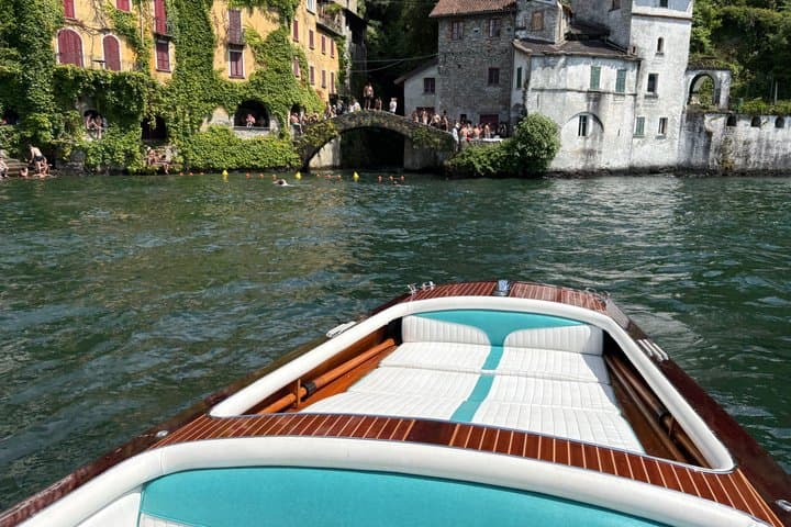 Wooden boat tour on Lake Como with Italian aperitif
