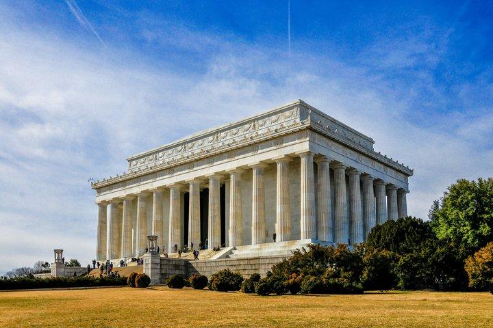 DC's Lincoln Memorial Undercroft Museum Direct Entry & Guidebook