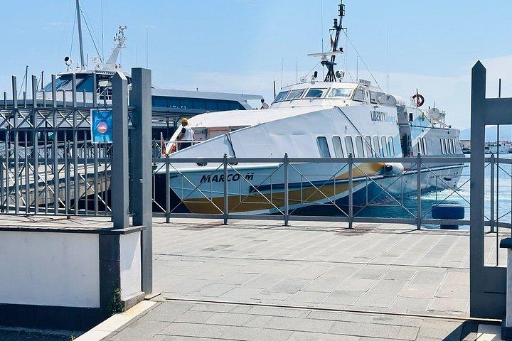 ミラッツォ港へのカターニア空港プライベート送迎