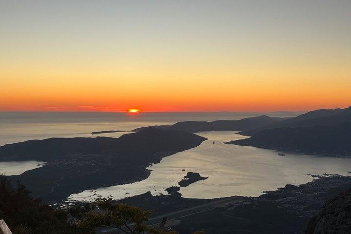 コトルハイライトツアーケーブルカーに乗ってユネスコ旧市街を散策
