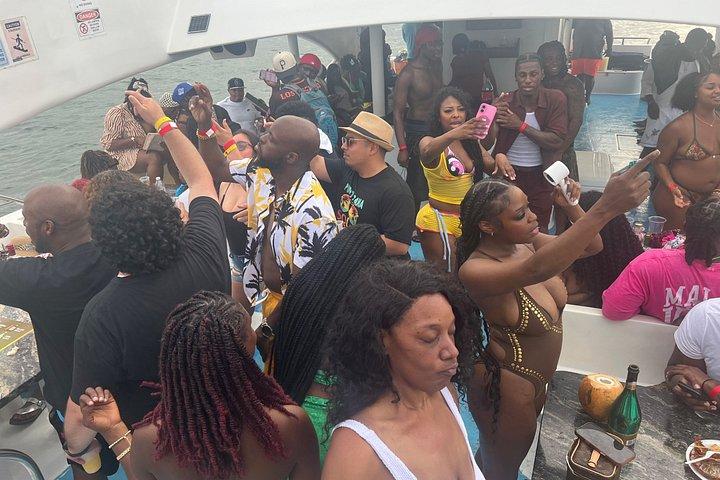 Punta cana Hip Hop party ボート＆ライブDJフリードリンク ※大人のみ