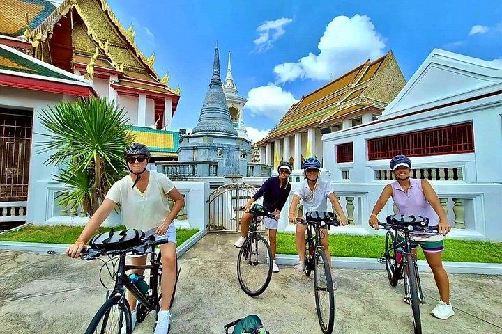 バンコク・バイクツアー：チャイナタウン、フラワーマーケット＆カメの餌付け