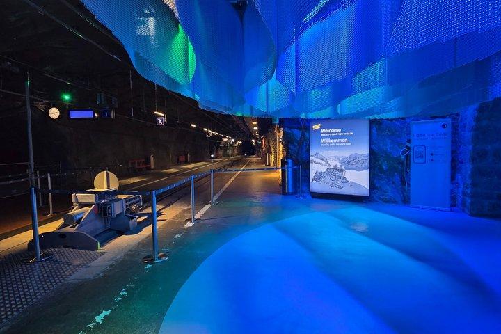インターラーケン発ユングフラウヨッホ・トップ・オブ・ヨーロッパプライベート日帰り旅行